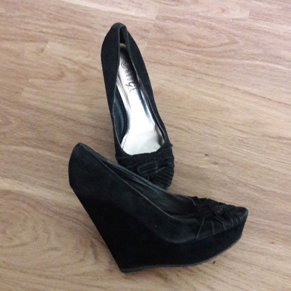 Shoes - Picture 2 of 3